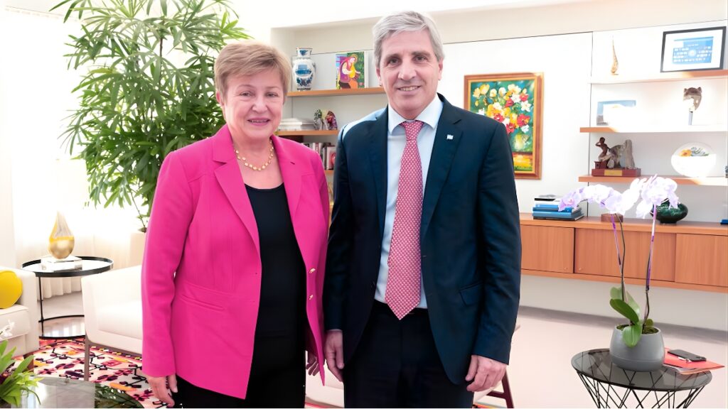 Luis Caputo se reunió con Kristalina Georgieva en Davos en la antesala de la nueva revisión del FMI
